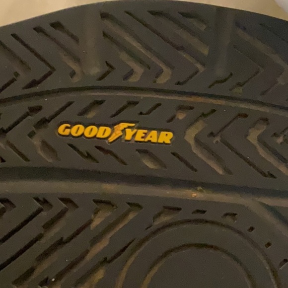 Skechers Yellow and Black Athletic Shoes pickleball Goodyear - Picture 10 of 10